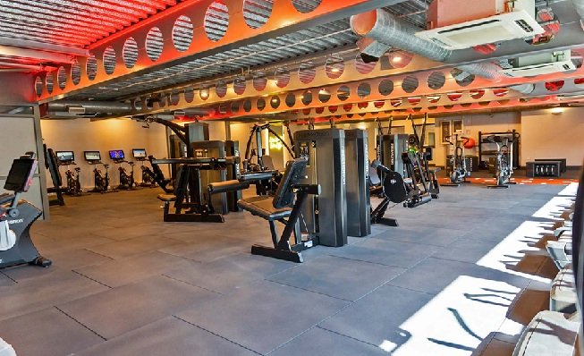 The Advantages of Rubber Gym Flooring for Fitness Enthusiasts